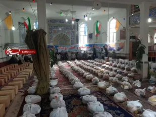 بسیجیان در میدان/توزیع ۶۰۰ بسته معیشتی کریمانه در شاهرود