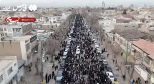 تصاویر هوایی از حضور گسترده مردم قزوین در تشییع شهدای مدافع امنیت