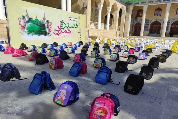 توزیع ۳۰۰ بسته معیشتی و لوازم التحریر در بین نیازمندان و دانش آموزان محروم لارستان