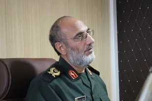 فرد انقلابی باید سینه خود را برای دفاع از ارزش&zwnj;های انقلاب سپر کند