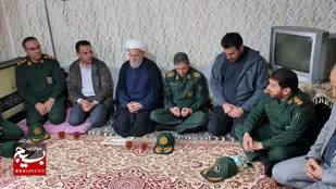 دیدار سردار محمدی اصل با خانواده شهید شاهین فرد