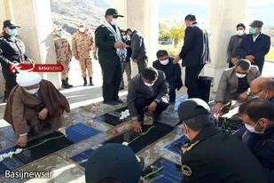 غبارروبی مزار مطهر شهدای تپه نورالشهدا تویسرکان