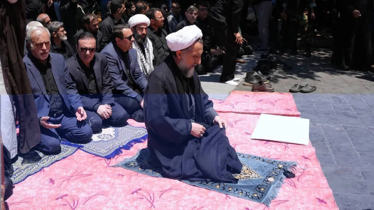 اقامه نماز ظهر عاشورا در قزوین