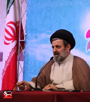 آرمان گرایی مبتنی بر واقعیت مبنای حرکت در تحقق اهداف انقلاب اسلامی است