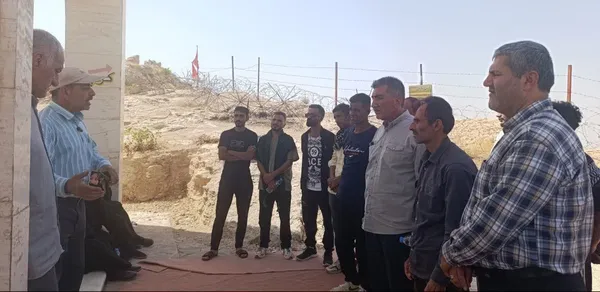 بسیجیان کاروان راهیان نور شهرستان کردکوی در دومین روز از اردوی راهیان نور غرب کشور، از یادمان شهدای بازی&zwnj;دراز بازدید کردند.