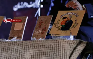 رونمایی از کتاب پای پیاده در جوار مزار شهید حاج قاسم سلیمانی