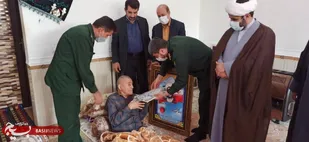 دیدار مسئولان سپاه فتح با خانواده شهدا / هدیه مقام معظم رهبری تقدیم خانواده ۳ شهید روحانی شد
