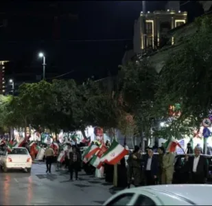 مشهد در اوج اتحاد و اقتدار؛ طنین &laquo;جانم فدای رهبر&raquo; در امتداد زنجیره انسانی مردم