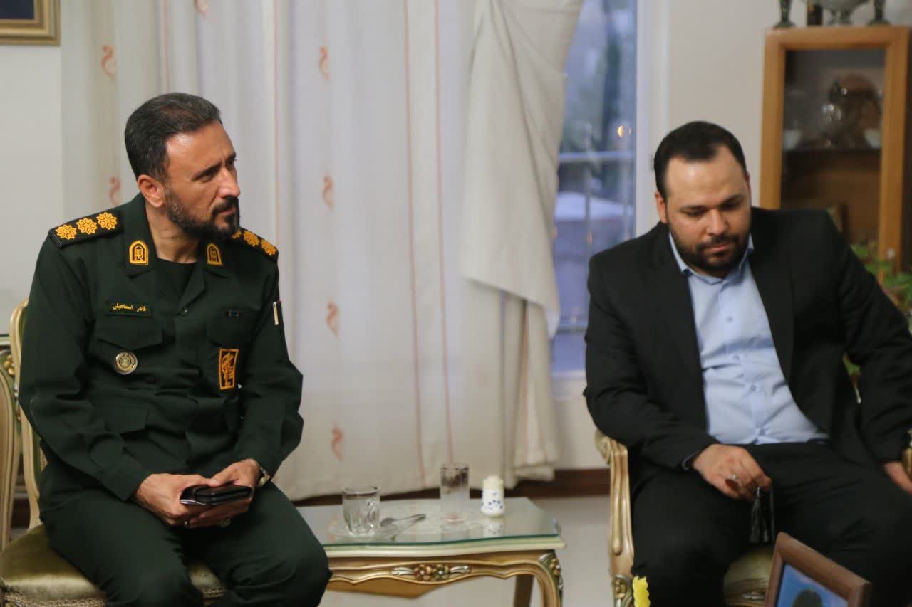 دیدار فرمانده سپاه استان قزوین با خانواده معظم شهید صیادی + تصاویر دیدار فرمانده سپاه استان قزوین با خانواده معظم شهید صیادی + تصاویر