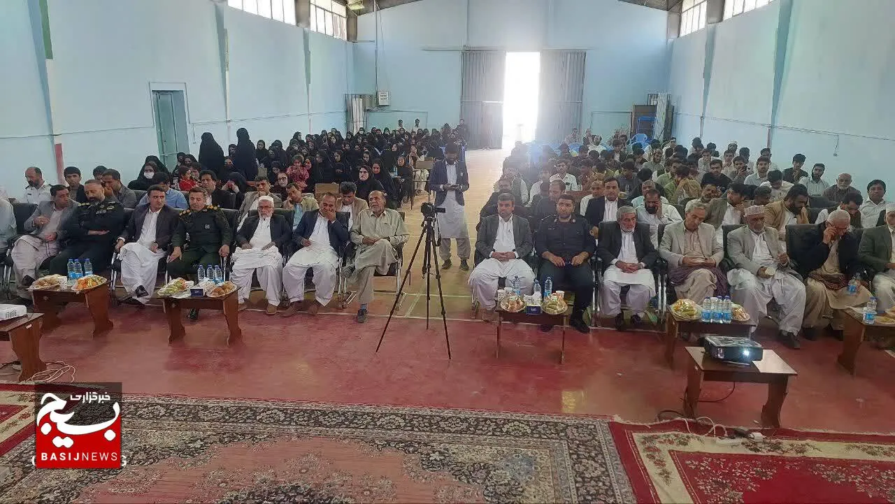 نشست جهاد تبیین به مناسبت دهه فجر در شهرستان سرباز