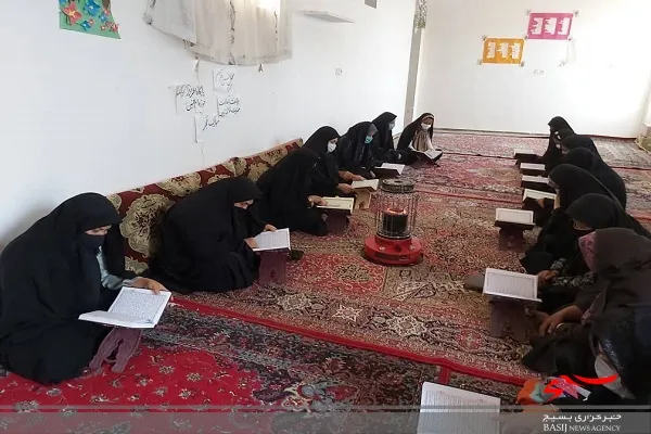 برگزاری محفل انس با قرآن توسط خواهران بسیجی بنجار
