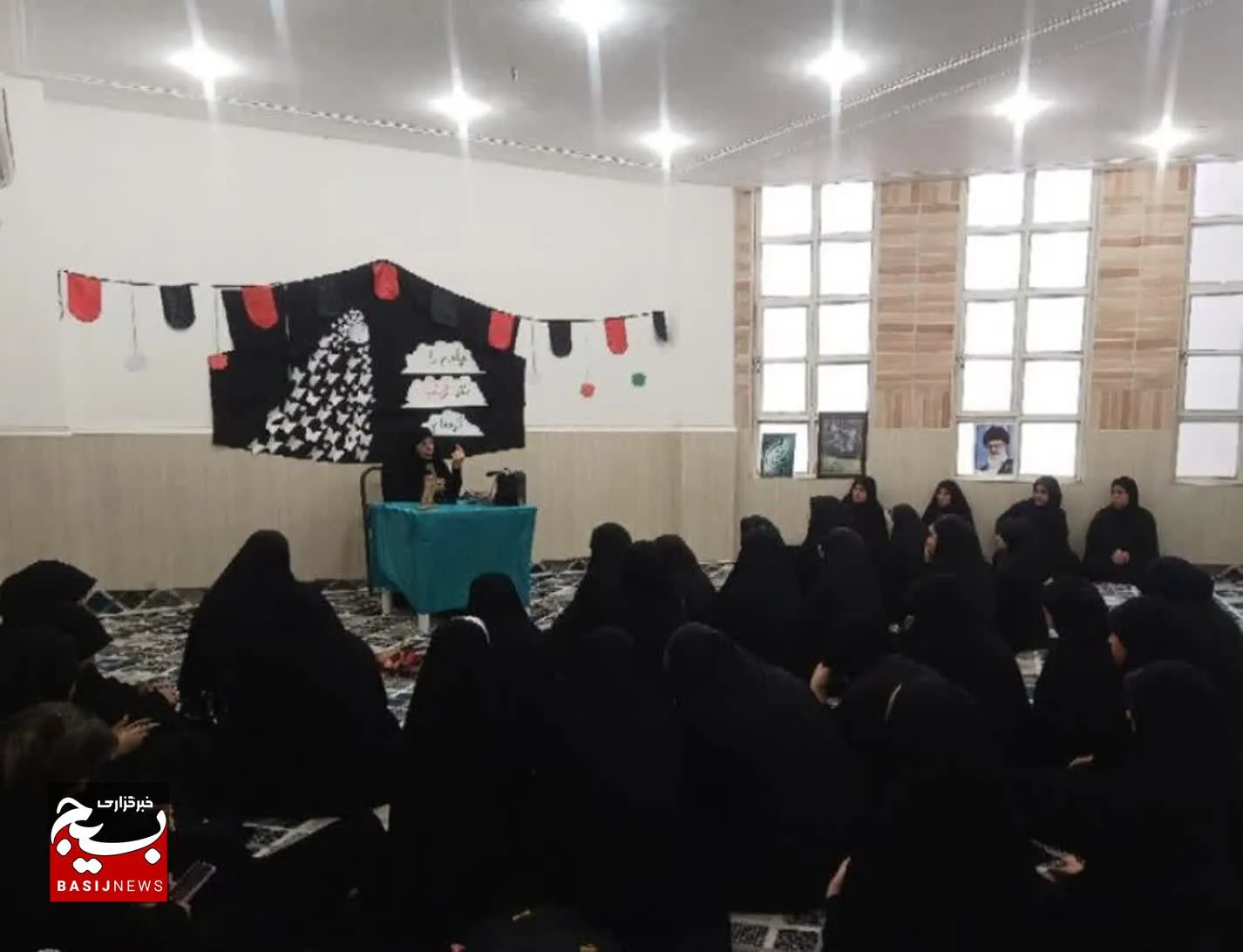 برگزاری مراسم گرامیداشت هفته حجاب و عفاف در شهرک الهیه با حضور نوجوانان دختر