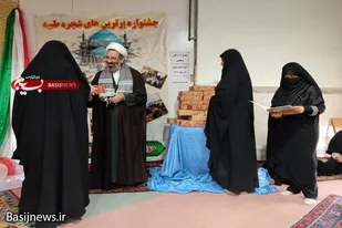 تقدير از ارکان صالحین پایگاه&zwnj;های حوزه مقاومت فاطمه الزهرا (س) ملایر
