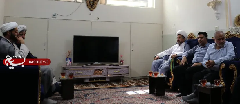 تجدید میثاق مسئولان سپاه الغدیر با آرمان‌های شهدا در دیدار با خانواده شهید «محسن زارع»