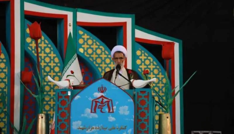 عمل صالح شهدا آبیاری درخت انقلاب است