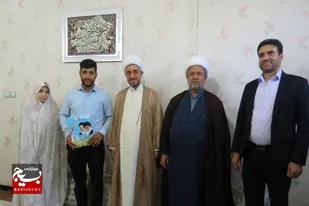 دیدار حجت&zwnj;الاسلام نجاری با زوج جوان همدانی که در روز عروسی خود پای صندوق رأی حضور یافتند