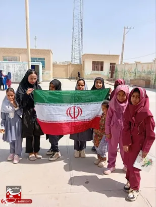 پویش &laquo;پرچم&raquo; در حوزه حضرت زینب (س) میرجاوه برگزار شد