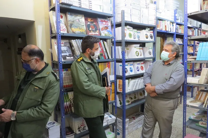 بازدید جانشین فرمانده ناحیه مقاومت بسیج امام رضا (ع)از نمایشگاه کتاب