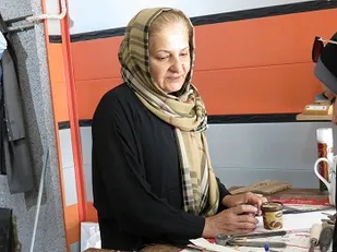 عشقی که روی چوب خودنمایی می&zwnj;کند / با حمایت از هنرمندان داخلی می&zwnj;توان آن&zwnj;ها را به پای هنرمندان بزرگ رساند