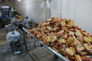پلمپ دو انبار به اتهام تاریخ دار کردن مواد غذایی  در کهریزک
