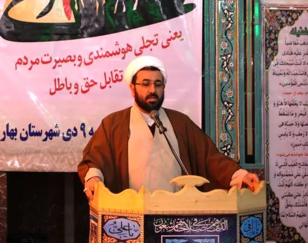 جریان فتنه تقابل ایمان و کفر بود