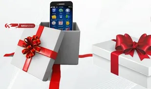 اهدای ۲ دستگاه گوشی هوشمند به دانش&zwnj;آموزان توسط معلم نهاوندی