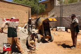 بازسازی و مرمت دیوار خانه مادر شهید باباحیدری