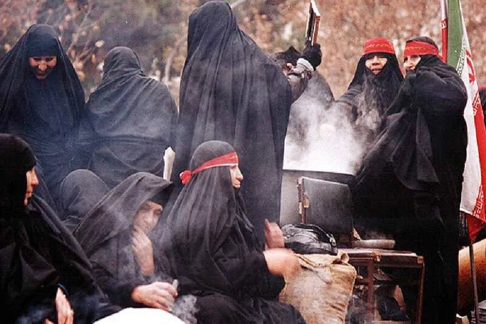 زن، آیینه‌ تمام‌نمای ایثار؛ قهرمانان خاموش حماسه‌ هشت ساله