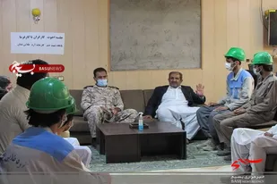 جلسه اخوت کارگران با کارفرما در کارخانه آرد طلایی تفتان خاش برگزار شد