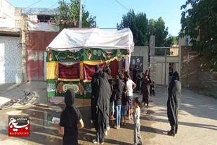 پذیرایی بسیجیان ایوک از عزاداران حسینی در موکب حضرت زهرا (س)