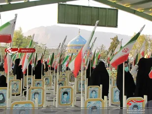 مراسم غبارروبی و گل افشانی گلزار شهدای محله درب سید خمینی شهر