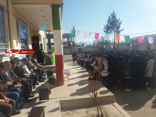 جشن انقلاب در مدارس بخش خانمیرزا برگزار شد.