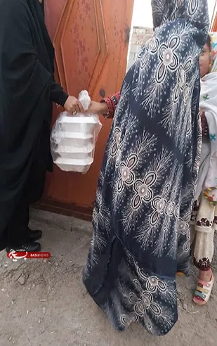 توزیع غذای گرم بین نیازمندان ایرانشهری