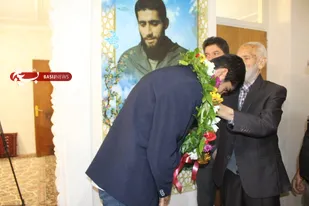 اهدا مدال طلای جهان به پدر سردار شهید حسین غنیمت پور در شاهرود