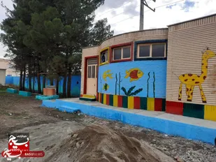 یک باب مدرسه در روستا تنکمان ساوجبلاغ با رنگ آمیزی به استقبال سال نو رفت