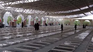 آغاز بازسازی قبور شهدا در وادی رحمت تبریز
