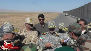بازدید فرمانده کل ارتش از پروژه انسداد مرزی تایباد؛ گامی مؤثر در ارتقای امنیت شرق کشور