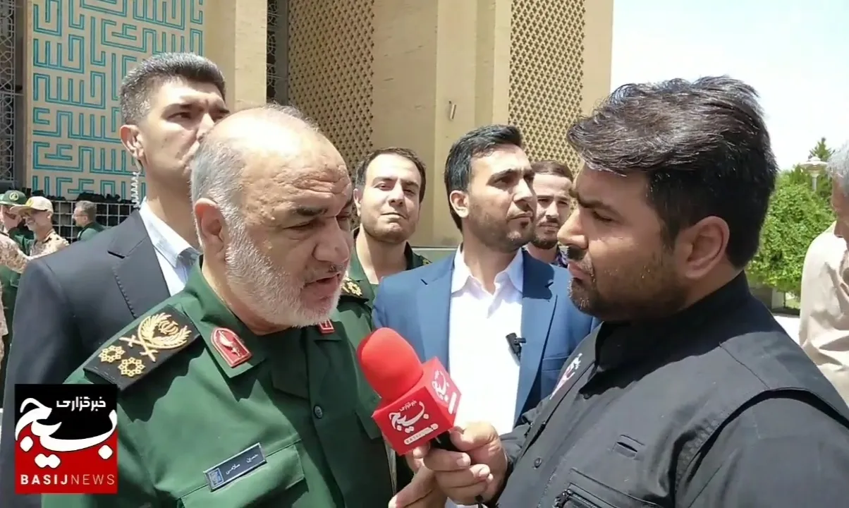 بسیج، بهترین نهاد برای انتقال پیام انقلاب است