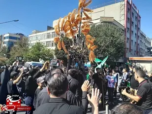 بسیجیان ناحیه حومزه شهید صنیع خانی در مراسم عزداری 28 صفر در مصلی امام خمینی