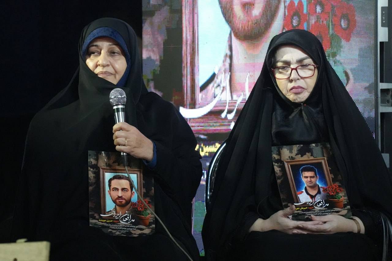 امنیتِ این سرزمین، وامدار دستانیست که فرزندانشان را به راهِ ایران سپردند/ قامتِ فرماندهی که به نمایندگی از مردم ایران، پیشِ مادران شهدا خم شد امنیتِ این سرزمین، وامدار دستانیست که فرزندانشان را به راهِ ایران سپردند/ قامتِ فرماندهی که به نمایندگی از مردم ایران، پیشِ مادران شهدا خم شد