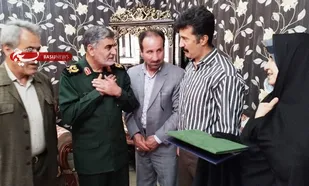 دیدار فرمانده سپاه امیرالمؤمنین(ع) استان ایلام با خانواده شهید&laquo; عبادلله فتاحی&raquo;