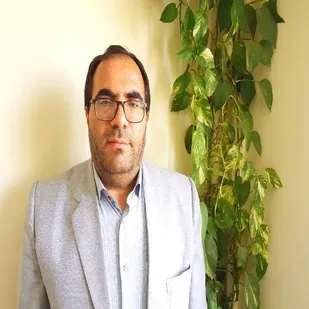 اکنون وقت خدمت است نه پرداختن به حواشی