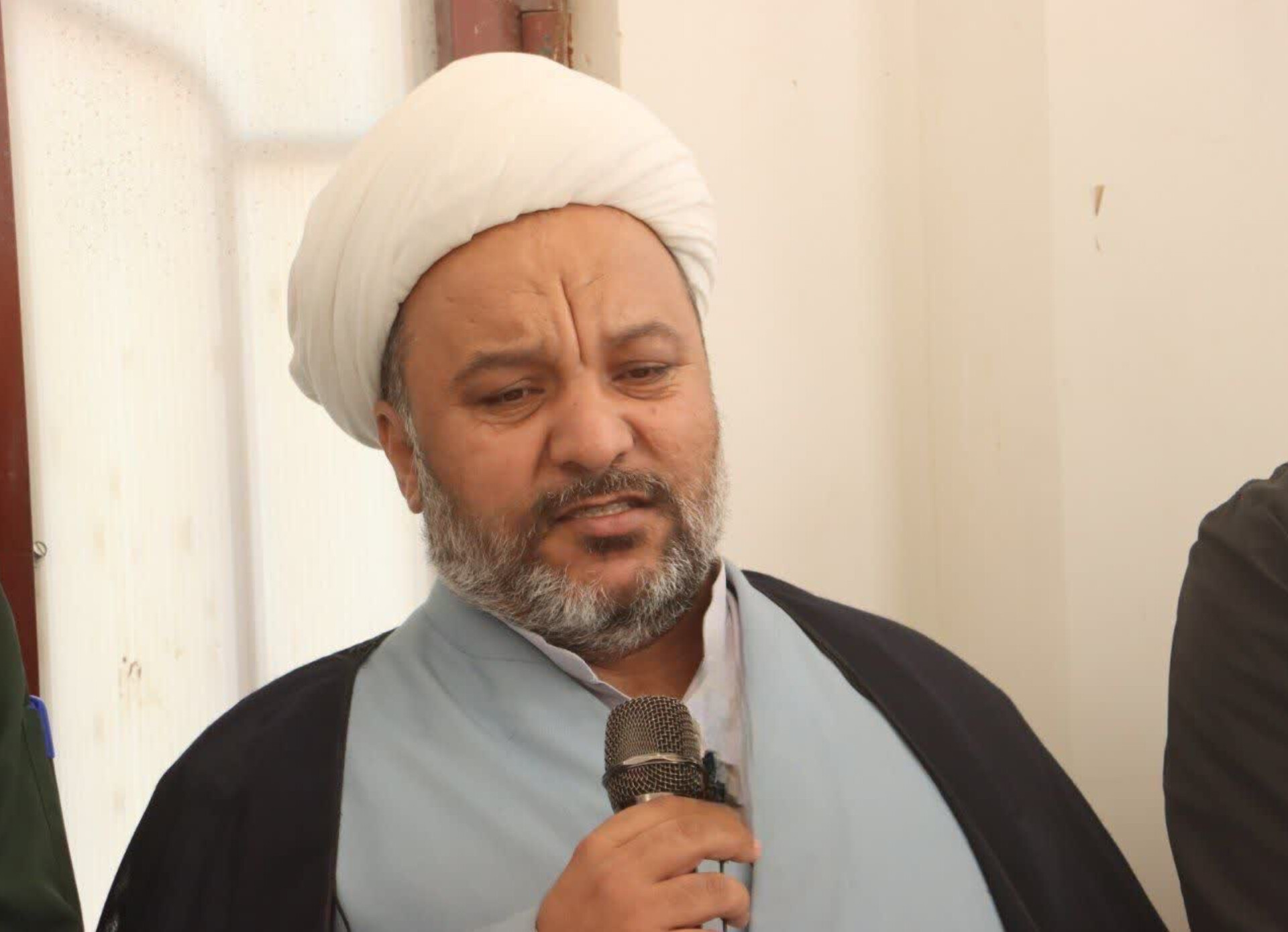 عزت مؤمن در مسیر ولایت ماندن است