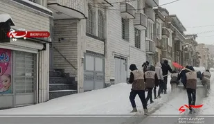با همت گروه های جهادی بسیج سازندگی آذربایجان غربی عملیات برف روبی انجام شد