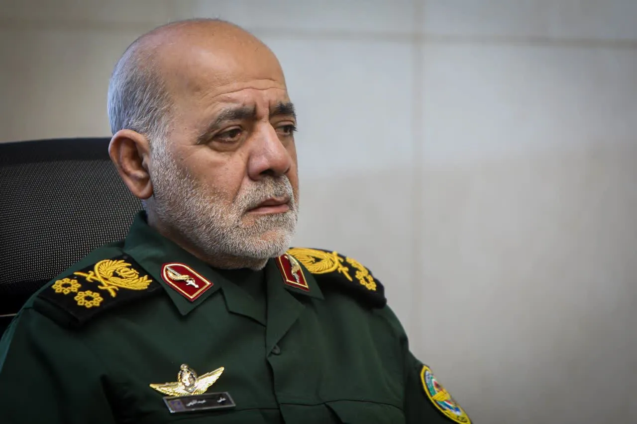 رئیس ستاد کل نیروهای مسلح و فرمانده قرارگاه مرکزی خاتم الانبیا اعلام کرد: تحت هیچ شرایطی نمی‌گذاریم ناوهای زنگ‌زده آمریکا دوباره وارد خلیج فارس شوند.