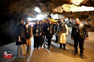 بازدید هنرمندان و دبیران جشنواره&zwnj;های تئاتر خاورمیانه از غارعلیصدر همدان