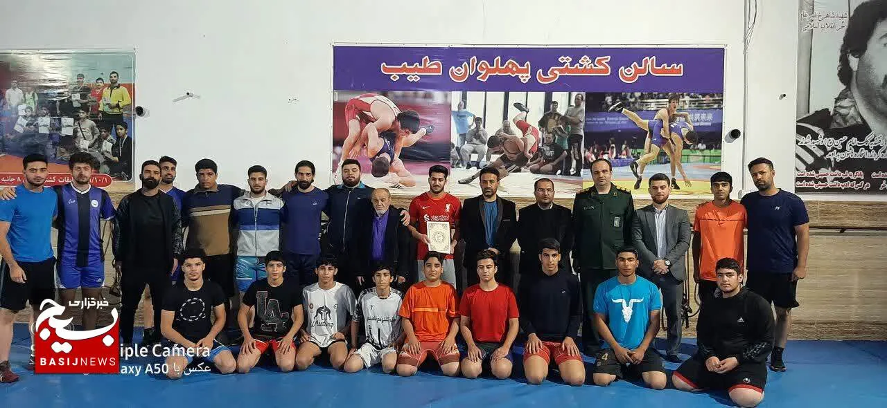 تجلیل از کشتی گیران کانون بسیج ورزشکاران در بندر ماهشهر