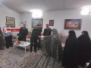 دیدار فرمانده سپاه حضرت ولیعصر با خانواده شهید مدافع امنیت مرتضی ابراهیمی