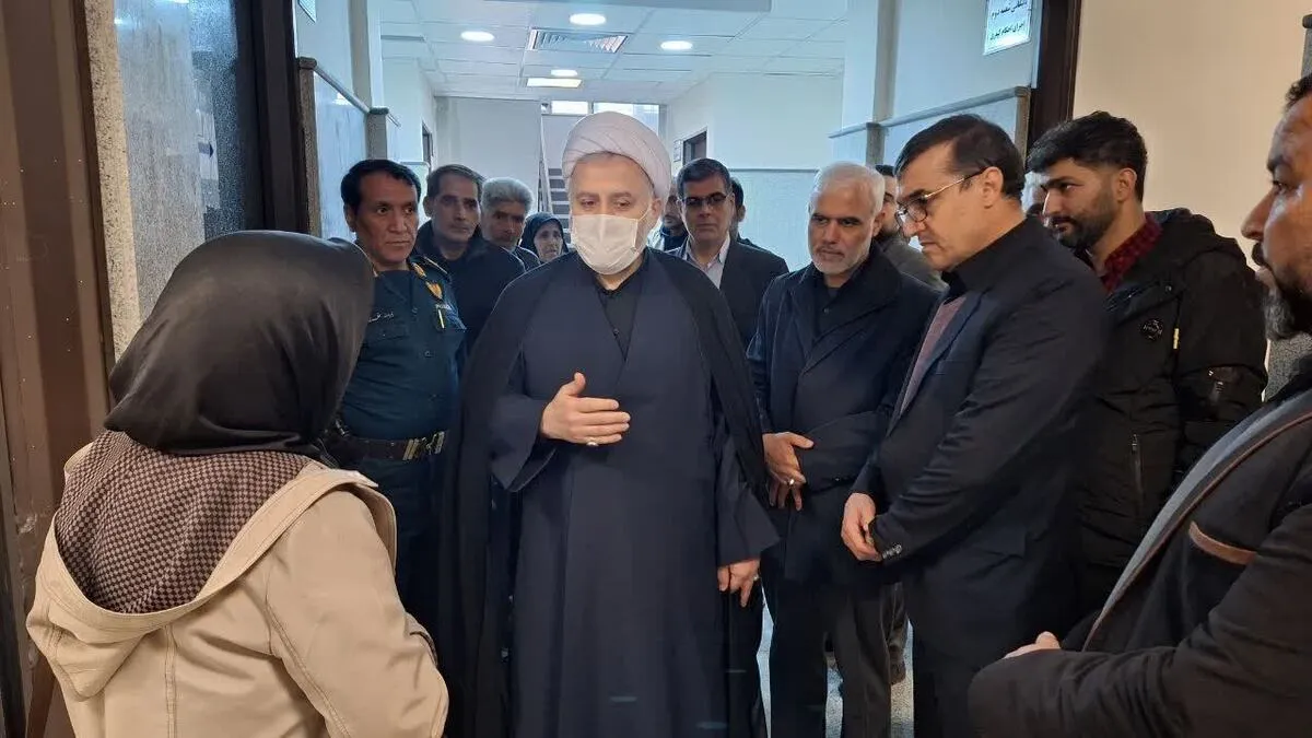 بازدید رئیس کل دادگستری لرستان از مراکز قضایی مرکز استان؛ مردم نگران اوقات رسیدگی نباشند