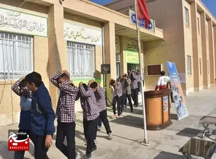 بیست و پنجمین مانور زلزله و ایمنی در مدارس بهاباد یزد برگزار شد
